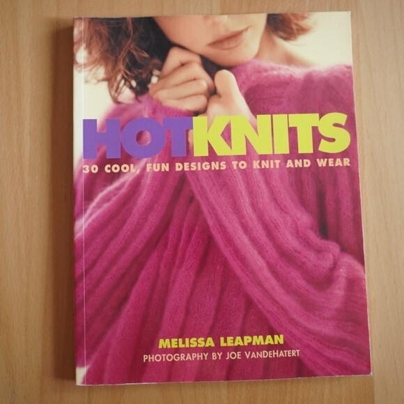 Hot Knits 30 Cool Fun Designs to Knit & Wear by Melissa Leapman Joe VanDeHatert - Picture 1 of 7